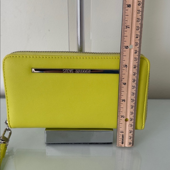 Steve Madden Lime Green Wristlet - Picture 7 of 7